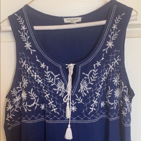 Embroidered linen top - Picture 2 of 5